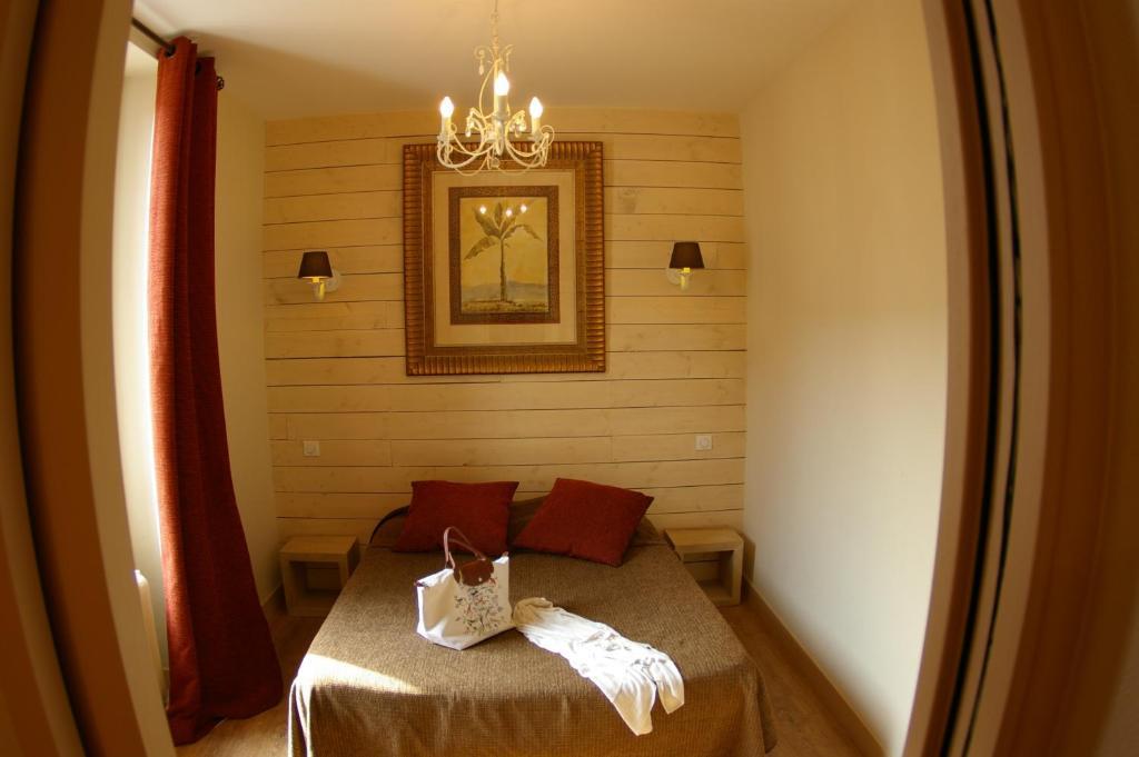 Logis Hotel Le Cheval Noir アルジャントン・シュル・クルーズ 部屋 写真
