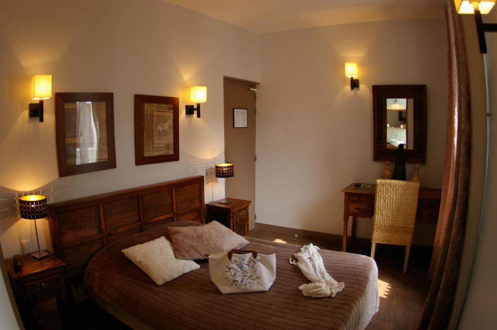 Logis Hotel Le Cheval Noir アルジャントン・シュル・クルーズ 部屋 写真